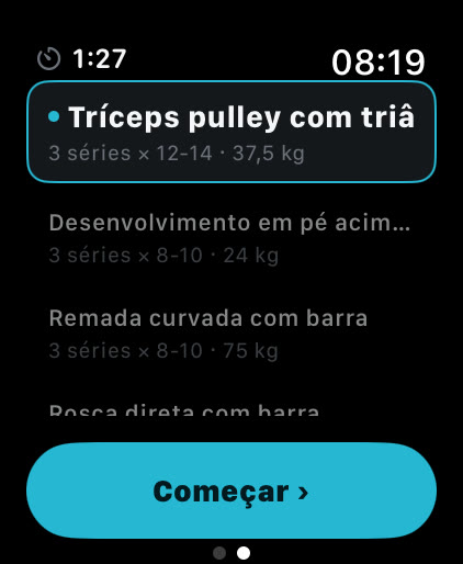 Lista de exercícios do Musklr no Apple Watch entre exercícios: Tríceps pulley com triângulo selecionado, 3 séries de 12 a 14 com 37,5 kg, com o botão Começar