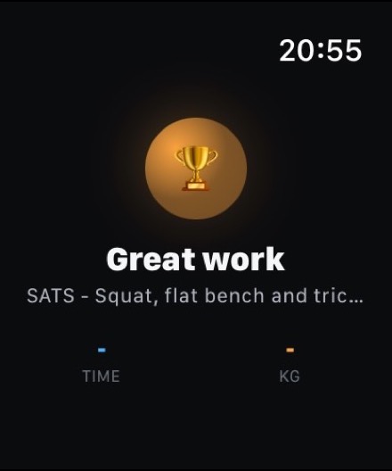 Musklr økt fullført på Apple Watch — Great work, SATS-økt med knebøy, benk og triceps, med tid og kg-totaler